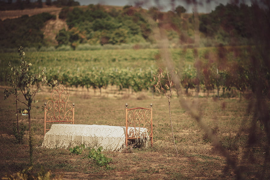 Wedding in Monte Follonico, Siena (Italy) countryside. Bed in field. Andrea Corsi wedding photographer, Tuscany.